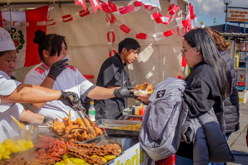 La Municipalidad de La Plata invita a disfrutar de una nueva edición de “Perú Vive”, una de las celebraciones más importantes que busca difundir la cultura, la gastronomía, el arte y los productos peruanos en la ciudad.