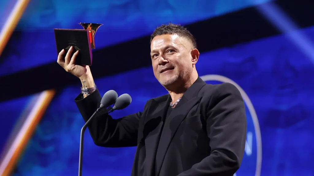 Alejandro Sanz en la premiación de los Latin Grammy 2025