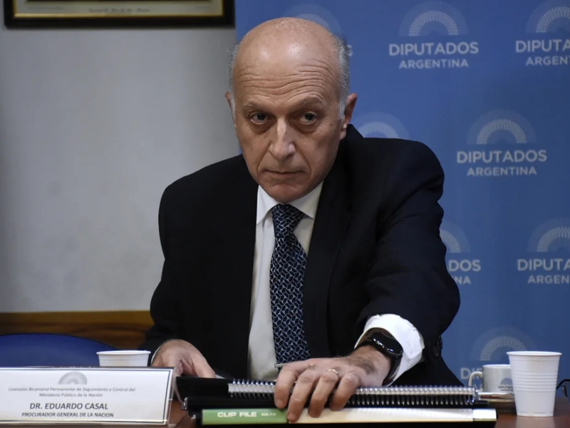 Casal aprobó una guía de espionaje contra el terrorismo